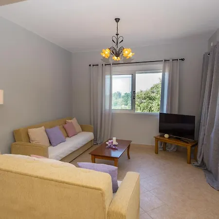 Nicoles Arillas Corfu 公寓