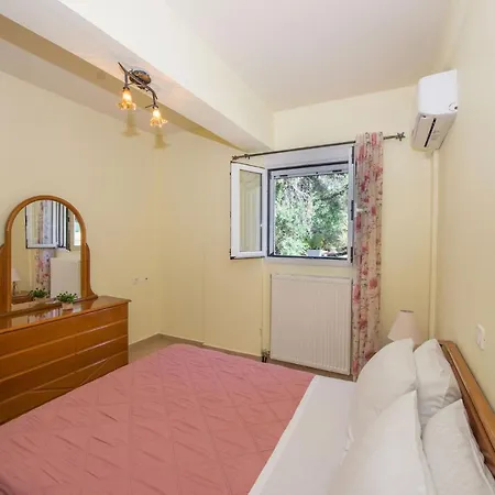 Daire Nicoles Arillas Corfu